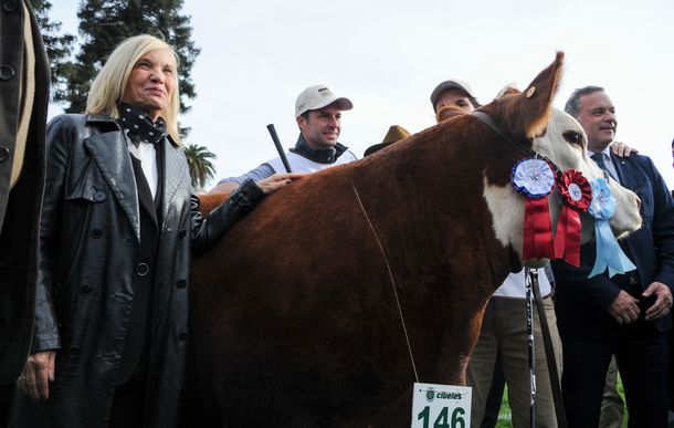 Beatriz Argimón estuvo presente como presidenta en ejercicio en la Expo Prado 2023.