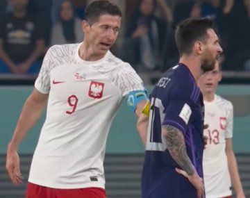 ¿Te conozco? El cruce Messi-Lewandowski en el final del partido