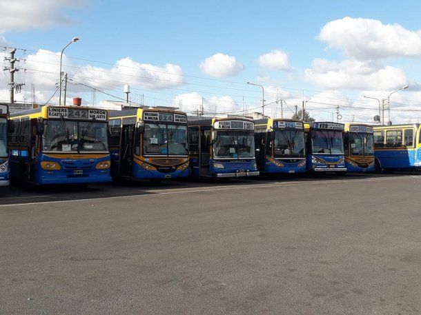 Paro en la empresa La Cabaña por el ataque a dos colectiveros: qué líneas están afectadas