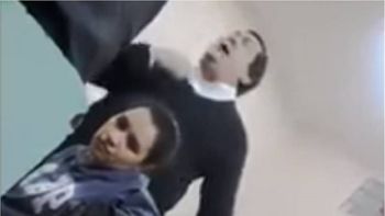docente insulto a un chico en plena clase y fue grabado: imbecil e idiota docente insulto a un chico en plena clase y fue grabado: imbecil e idiota