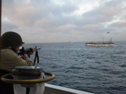 Prefectura persiguió al buque pesquero chino y detuvo su actividad en mar argentino