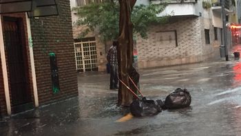 Llueve en Capital tras una jornada de calor - Crédito: @adrianpalla Llueve en Capital tras una jornada de calor - Crédito: @adrianpalla