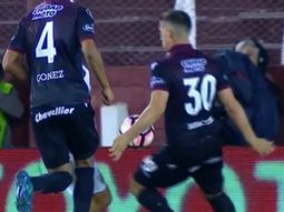 La imagen es clara: la pelota da en la mano del jugador de Lanús La imagen es clara: la pelota da en la mano del jugador de Lanús