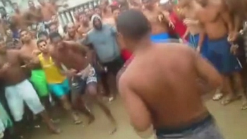 Las peleas sólo terminan cuando alguno de los dos píerde el conocimiento Las peleas sólo terminan cuando alguno de los dos píerde el conocimiento