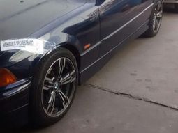 Un BMW, uno de los vehículos secuestrados Un BMW, uno de los vehículos secuestrados