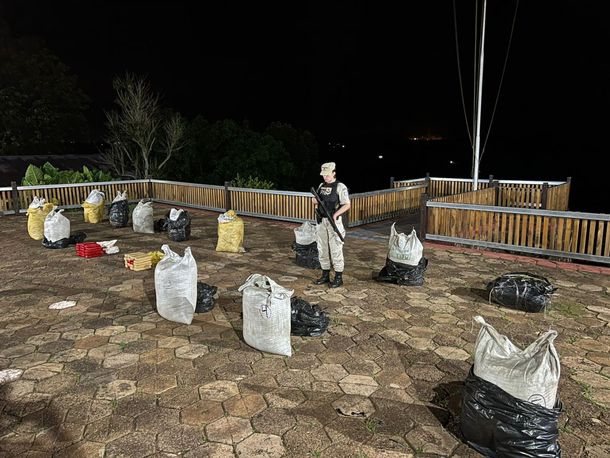 Prefectura Naval Argentina incautó 55 kilos de droga en Misiones Prefectura Naval Argentina incautó 55 kilos de droga en Misiones