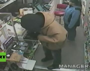 Una empleada logró evitar un brutal robo a una tienda