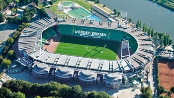 alemania: grabaron al ovni que sobrevolo el estadio del werder bremen alemania: grabaron al ovni que sobrevolo el estadio del werder bremen