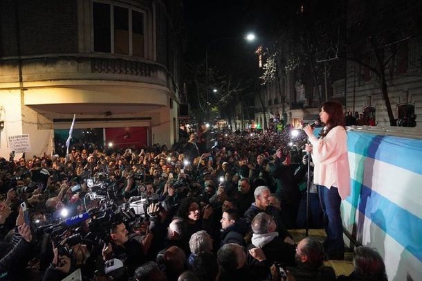 Cristina Kirchner: Aunque viviera mil años, no me van a alcanzar para agradecerles