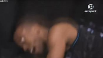 Se le salió el ojo durante una fuerte jugada Se le salió el ojo durante una fuerte jugada