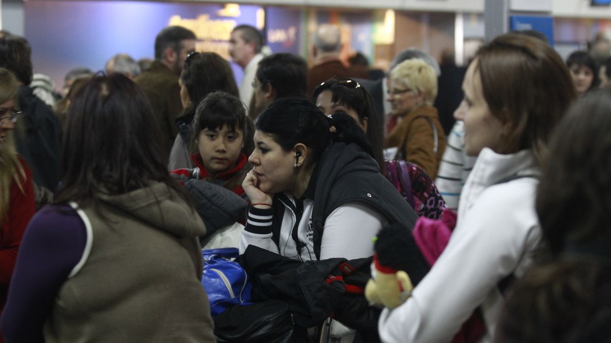 Demoras En Aeroparque Y Ezeiza Por Un Paro De Aduaneros 7757