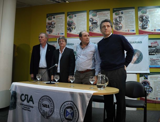 El campo dispuso un cese de comercialización de granos