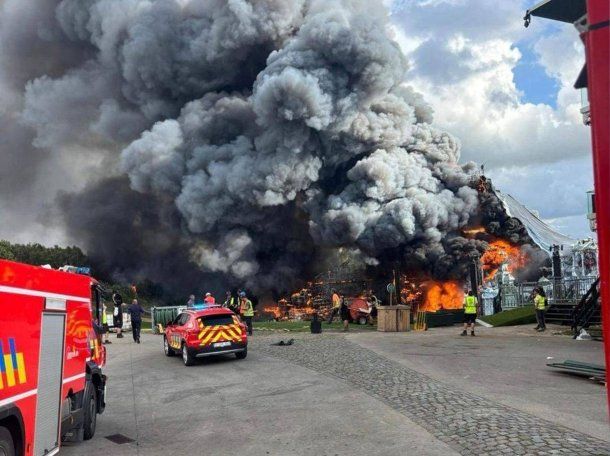 VIDEO: se incendió el escenario principal del festival Tomorrowland de Bélgica y hay preocupación