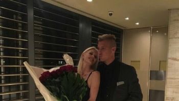 la selfie ostentosa de maxi lopez, mientras no paga la cuota alimentaria la selfie ostentosa de maxi lopez, mientras no paga la cuota alimentaria