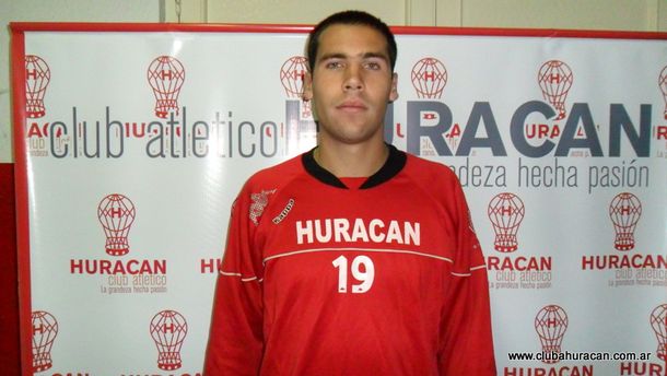 Detuvieron a un delantero de Huracán por robarle a un policía