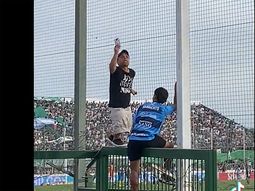 Esto es Boca: la voz del estadio pedía que bajen al nene y era un adulto con enanismo