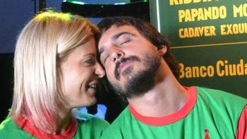 tobal y su nuevo novio, carinosos y a los besos tobal y su nuevo novio, carinosos y a los besos
