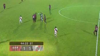 La polémica jugada que terminó con el gol de Patronato. La polémica jugada que terminó con el gol de Patronato.