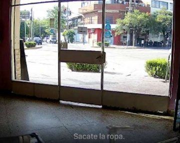 Robo y abuso a una empleada en una panadería: Sacate la ropa