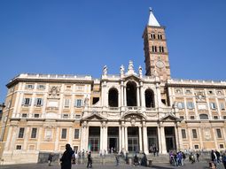 cincuenta familias sin techo ocupan una basilica papal cincuenta familias sin techo ocupan una basilica papal
