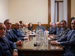 Guillermo Francos en su primera reunión en el Senado.