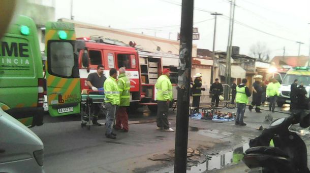 Bomberos y el SAME trabajan en la zona