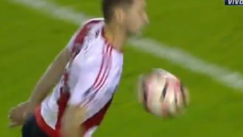 Pareció hombro, pero el árbitro cobró mano Pareció hombro, pero el árbitro cobró mano