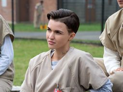 la serie carcelaria basada en una novela muy conocida que atrapa a todo el mundo la serie carcelaria basada en una novela muy conocida que atrapa a todo el mundo