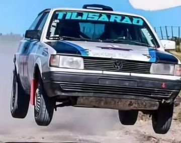 Conmoción en el rally: murió César Pérez tras chocar y quedar atrapado entre llamas