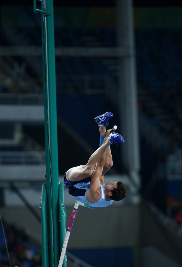 El broche de oro de un sábado histórico: Chiaraviglio finalista en salto con garrocha