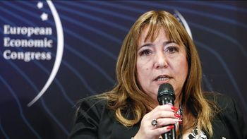 Irene Moreira adjudicó una vivienda sin sorteo a un militante de Cabildo Abierto. Irene Moreira adjudicó una vivienda sin sorteo a un militante de Cabildo Abierto.