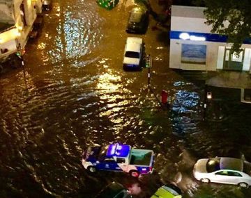 Un intenso temporal dejó barrios anegados en Rosario