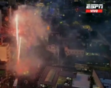 Locura en Avellaneda: la multitudinaria llegada del micro de Racing antes del duelo decisivo ante Flamengo