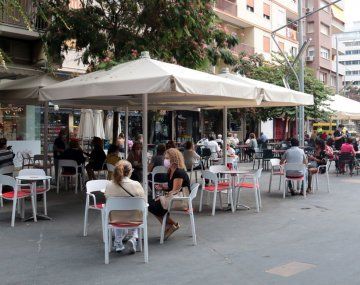 España: cierran bares y restaurantes en Cataluña por la segunda ola de coronavirus