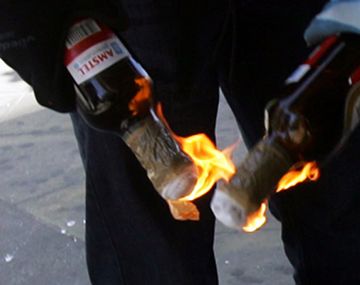 Le tiraron dos bomba molotov a una profesora&nbsp;