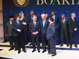 ¿que le pasa a javier milei en la mano izquierda? el temblor que desperto preocupacion en las redes ¿que le pasa a javier milei en la mano izquierda? el temblor que desperto preocupacion en las redes