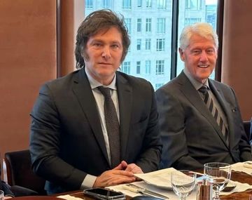 Milei almorzó con Bill Clinton y ya está en Washington para seguir con su agenda