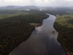 Hallaron con cinco muertos el helicóptero de Guyana caído cerca de Venezuela