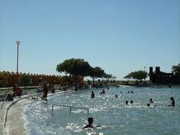 Bahía Blanca: un adolescente murió ahogado en un complejo recreativo