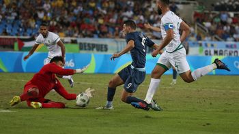 con angustia, argentina se saco de encima a la debil argelia y respira con angustia, argentina se saco de encima a la debil argelia y respira