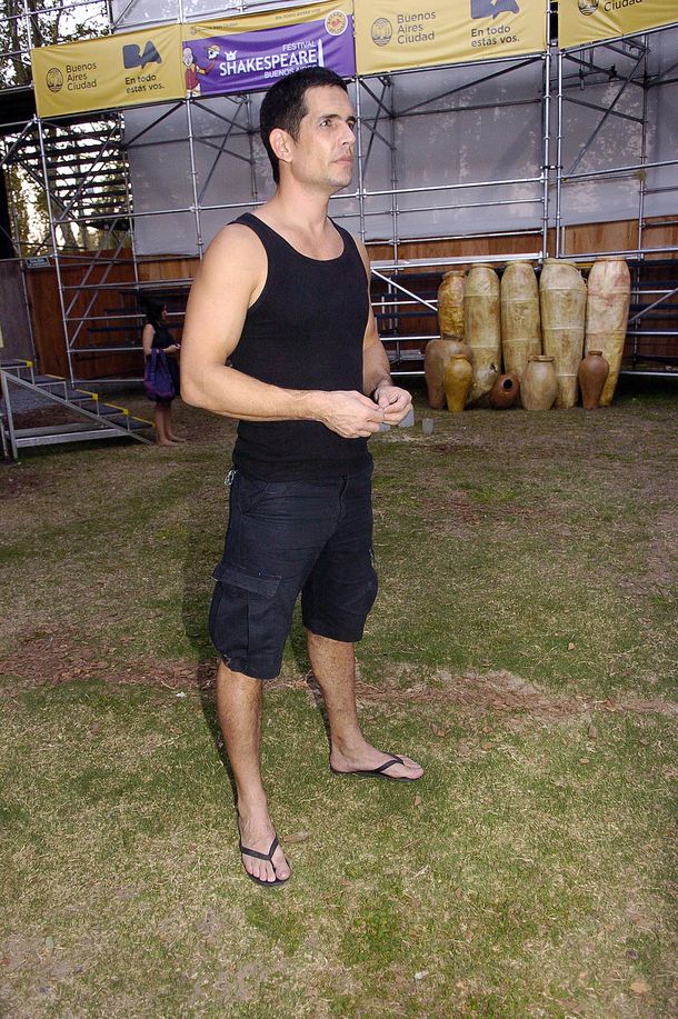 Diego Ramos como Antonio
