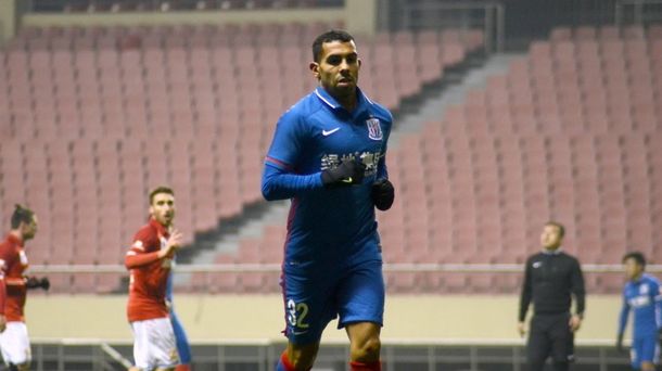 Tevez metió su primer gol con la camiseta del Shanghai Shenhua