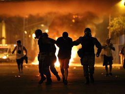 protestas en brasil: un muerto y mas de 100 heridos protestas en brasil: un muerto y mas de 100 heridos