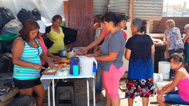 El trabajo esencial en comedores no es prioridad en las campañas de vacunación