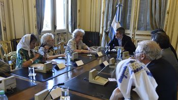 pena recibio a estela de carlotto en la casa rosada pena recibio a estela de carlotto en la casa rosada