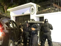 Uruguay rechazó la irrupción de la policía de Ecuador en la Embajada de México en Quito. Uruguay rechazó la irrupción de la policía de Ecuador en la Embajada de México en Quito.
