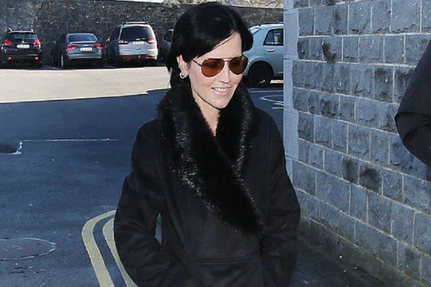 La cantante de The Cranberries, multada por golpear a un policía