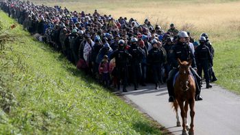 unos 2.000 refugiados escapan de centro de acogida esloveno para ir a austria unos 2.000 refugiados escapan de centro de acogida esloveno para ir a austria