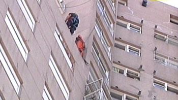 entraron por el loco de los matafuegos, pero se escapo entraron por el loco de los matafuegos, pero se escapo