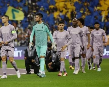 Mal momento para Cristiano Ronaldo: los hinchas lo despidieron al grito de Messi